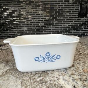 Corningware vintage Blue flower 1 1/2 quart casserole dish